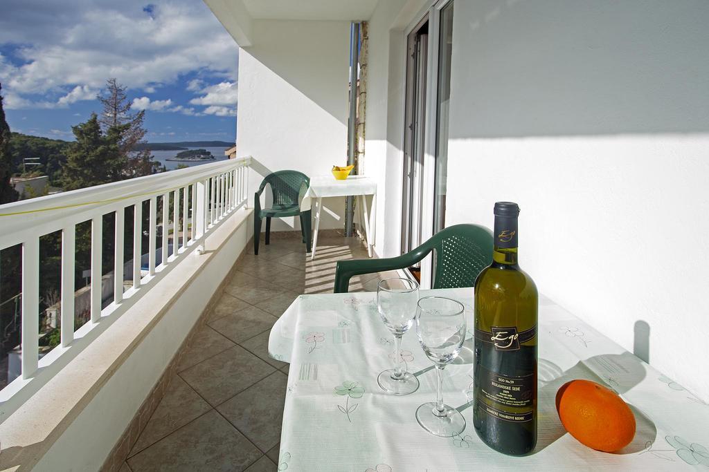 Apartments Julija Hvar Bilik gambar