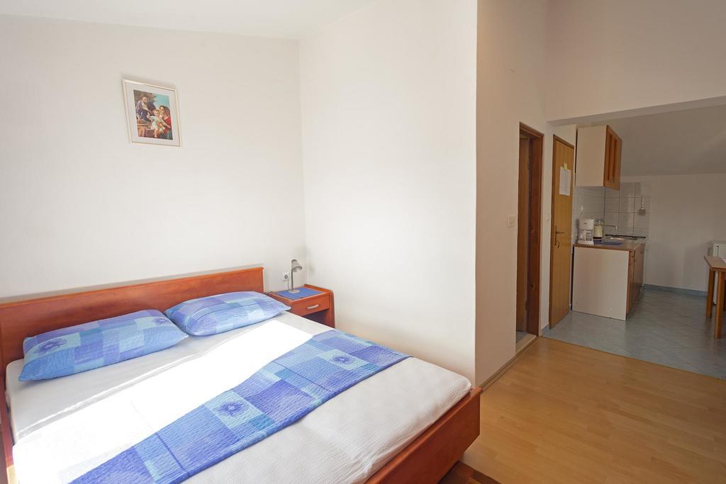 Apartments Julija Hvar Bilik gambar